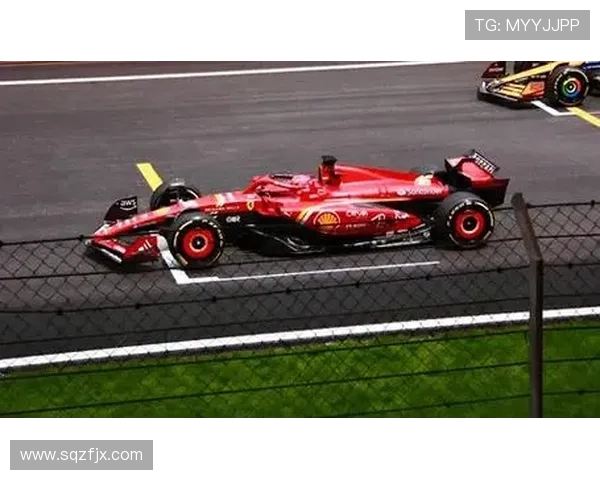 F1赛季最新动向:梅赛德斯车队与法拉利激烈竞争 谁将成为新王者 F1赛季最新动向:梅赛德斯车队与法拉利激烈竞争 谁将成为新王者